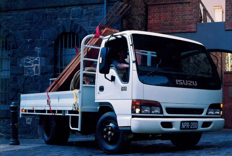Isuzu-History-1995-NPR-200.jpg